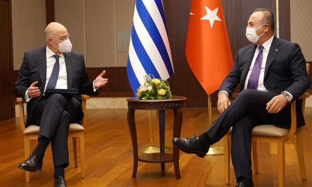 Aκόμη παραμιλάνε τα τουρκικά ΜΜΕ με το "ριφιφί" Δένδια στον Τσαβούσογλου